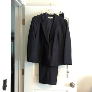 Never Worn Navy blue pant suit